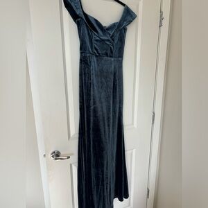 Lulu’s blue velvet dress